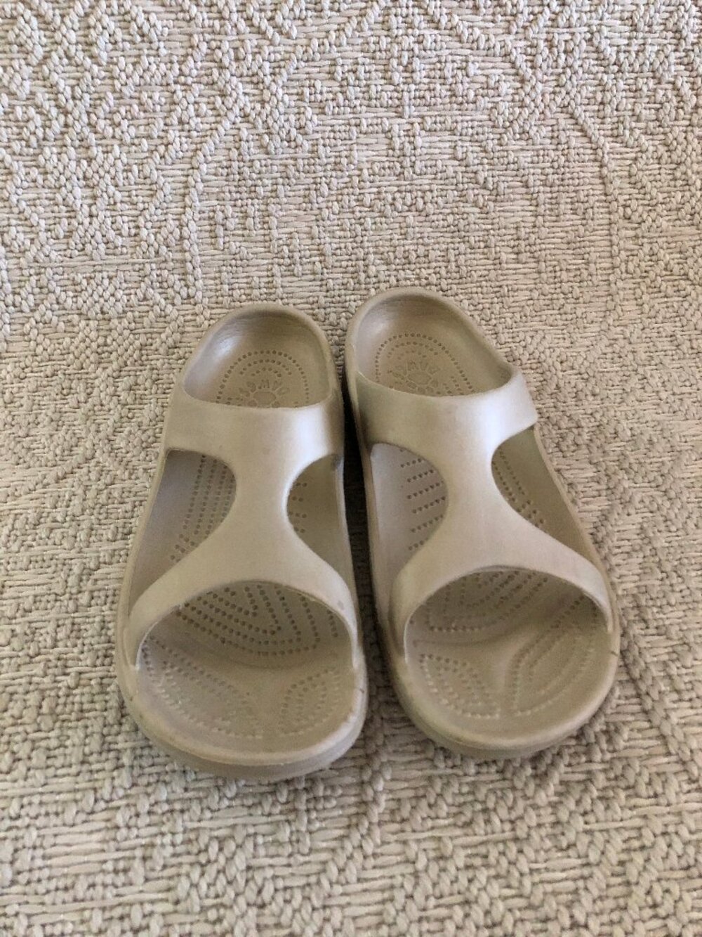 The Dawgs sandals in size 7/8